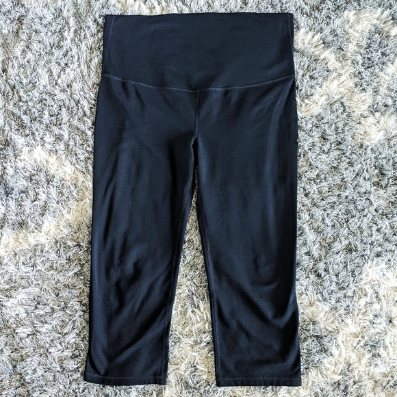 GAPFIT MATERNITY | 2 PAIRS Full Panel Maternity Crop Blackout Leggings - Picture 4 of 11